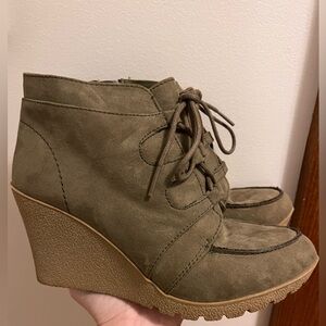 cute army green wedge shoes. size 7. rarely been worn. great condition